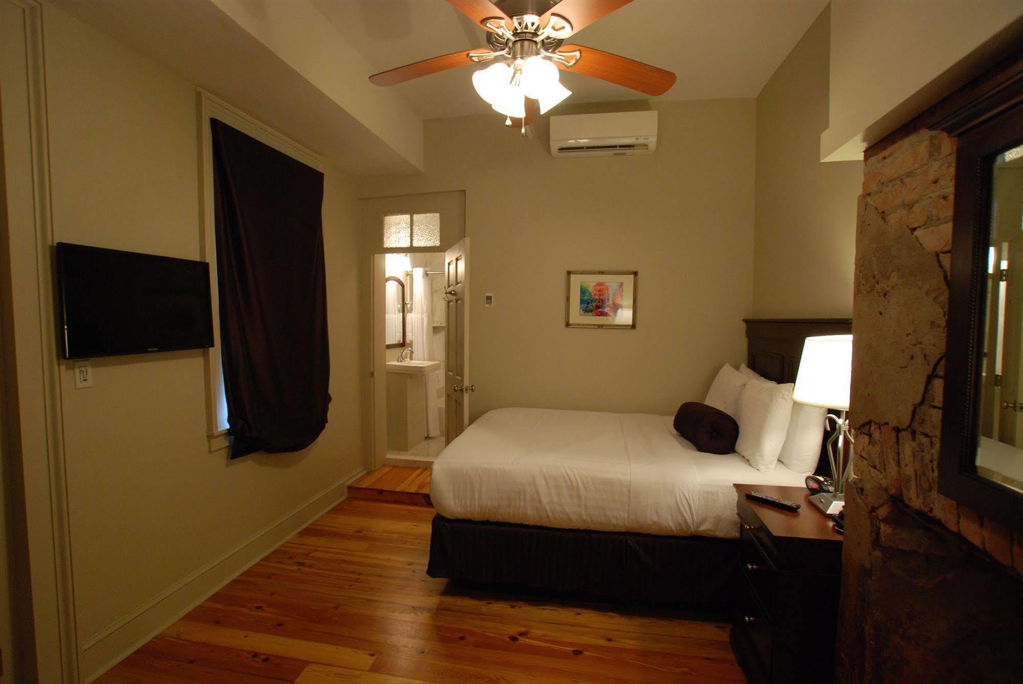 Inn On St. Ann, A French Quarter Guest Houses Property La Nouvelle-Orléans Extérieur photo