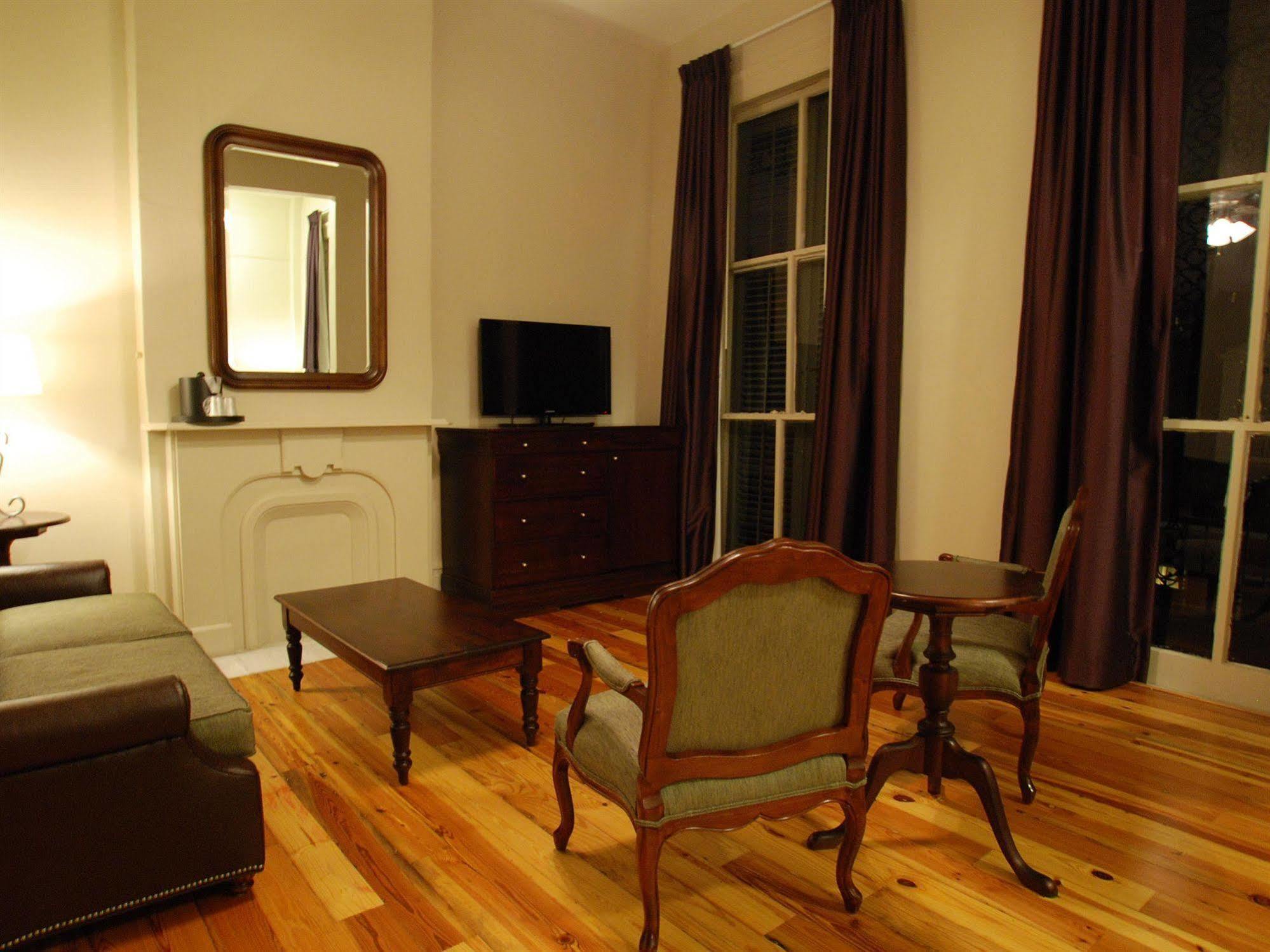 Inn On St. Ann, A French Quarter Guest Houses Property La Nouvelle-Orléans Extérieur photo