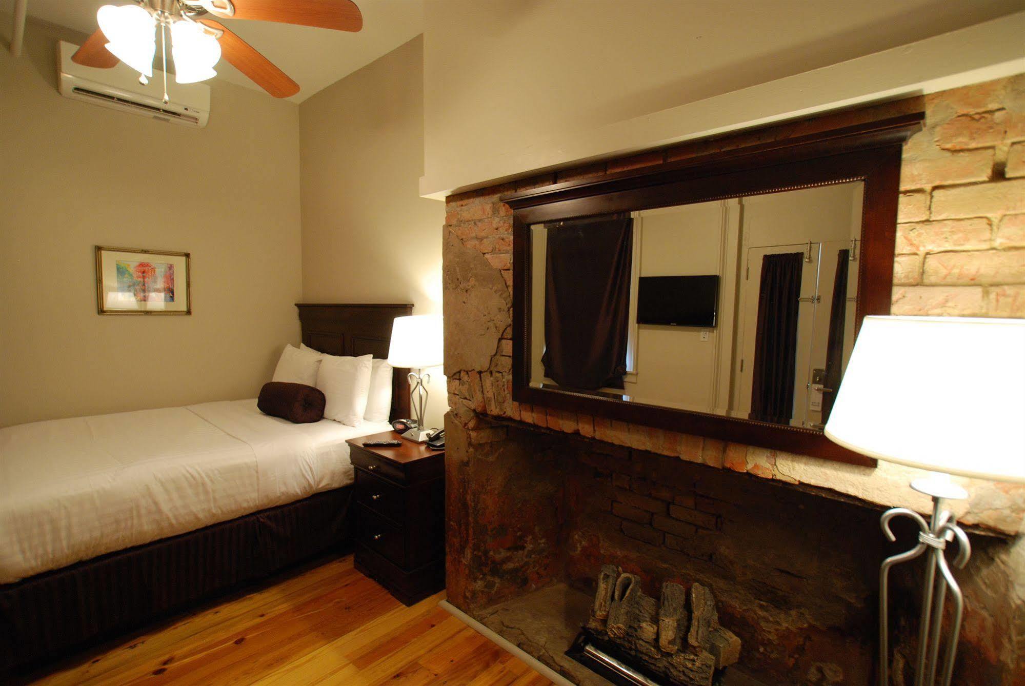 Inn On St. Ann, A French Quarter Guest Houses Property La Nouvelle-Orléans Extérieur photo